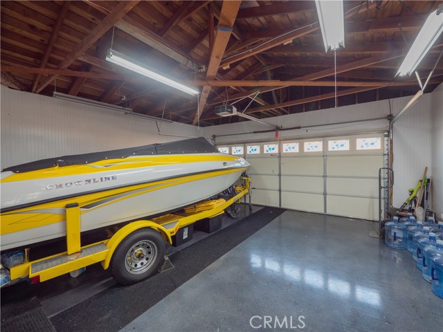 Nice big garage, large enough for a small boat!!