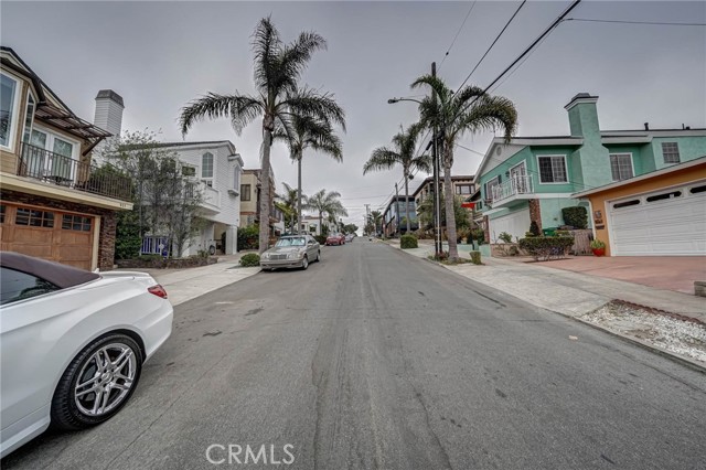 517 12th Street, Manhattan Beach, California 90266, 4 Bedrooms Bedrooms, ,3 BathroomsBathrooms,Residential,Sold,12th,SB21070513