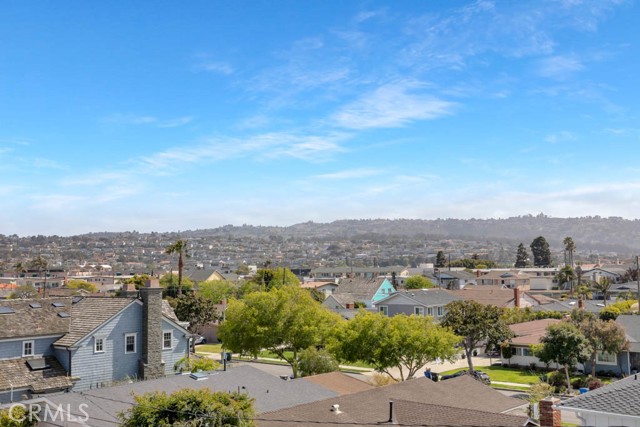 1307 Gertruda Avenue, Redondo Beach, California 90277, 5 Bedrooms Bedrooms, ,1 BathroomBathrooms,Residential,Sold,Gertruda,SB21076858