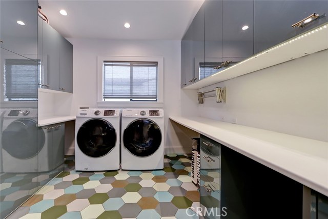 585 29th Street, Manhattan Beach, California 90266, 4 Bedrooms Bedrooms, ,3 BathroomsBathrooms,Residential,Sold,29th,SB21019167