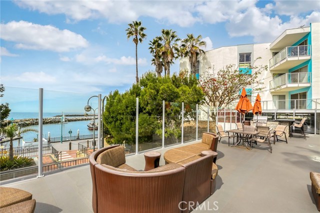 650 The Vlg, Redondo Beach, California 90277, 1 Bedroom Bedrooms, ,1 BathroomBathrooms,Residential,Sold,The Vlg,SB18021367