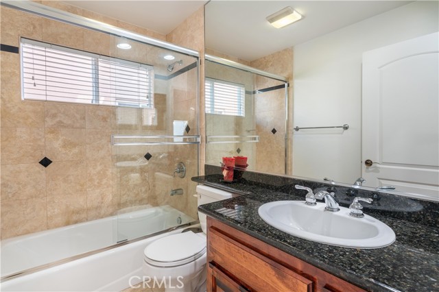 Full bathroom on mid-level