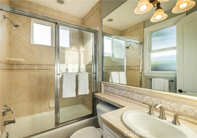 848 12th Court, Manhattan Beach, California 90266, 4 Bedrooms Bedrooms, ,4 BathroomsBathrooms,Residential,Sold,12th,SB18247758