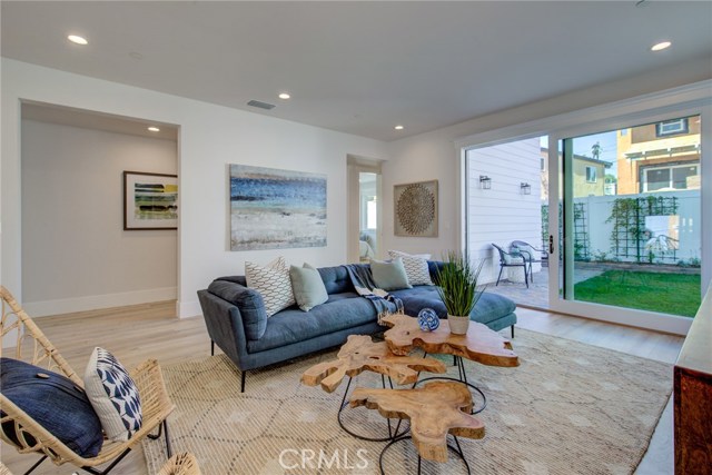 1037 2nd Street, Hermosa Beach, California 90254, 4 Bedrooms Bedrooms, ,3 BathroomsBathrooms,Residential,Sold,2nd,SB19264836