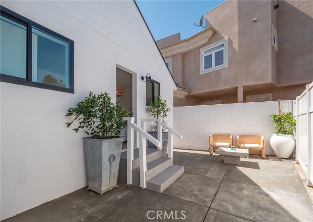 1131 19th Street, Hermosa Beach, California 90254, 2 Bedrooms Bedrooms, ,1 BathroomBathrooms,Residential,Sold,19th,SB20249422