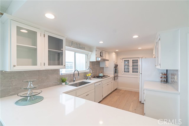 1752 Dixon Street, Redondo Beach, California 90278, 3 Bedrooms Bedrooms, ,2 BathroomsBathrooms,Residential,Sold,Dixon,SB20168858