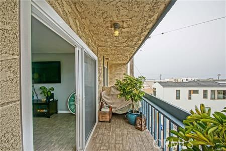 77 15th Street, Hermosa Beach, California 90254, 2 Bedrooms Bedrooms, ,2 BathroomsBathrooms,Residential,Sold,15th,SB20230357