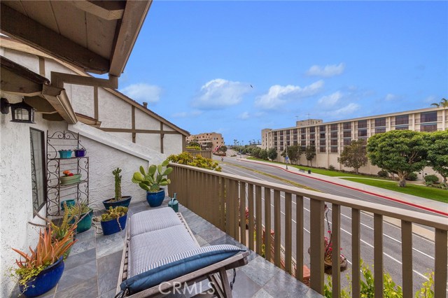 324 Catalina Avenue, Redondo Beach, California 90277, 2 Bedrooms Bedrooms, ,1 BathroomBathrooms,Residential,Sold,Catalina,SB19092970