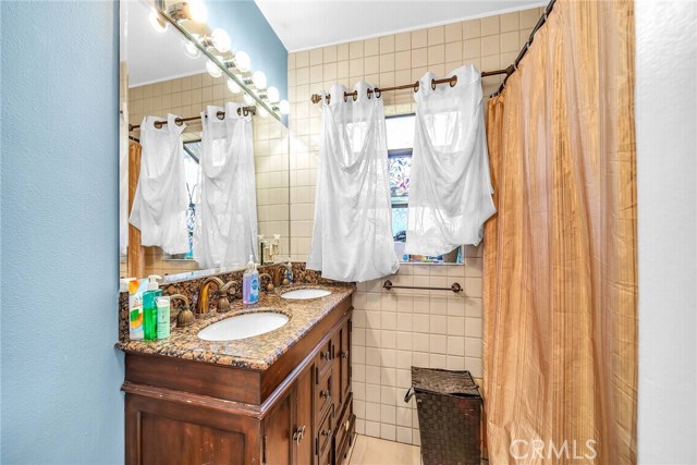4 Bed Home for Sale in Hawthorne, California