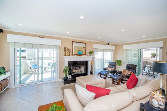 113 Guadalupe Avenue, Redondo Beach, California 90277, 4 Bedrooms Bedrooms, ,3 BathroomsBathrooms,Residential,Sold,Guadalupe,IG18073720