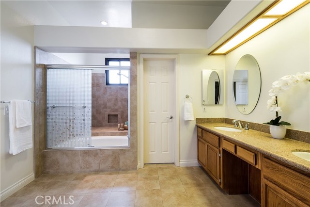 En Suite Master Bath.