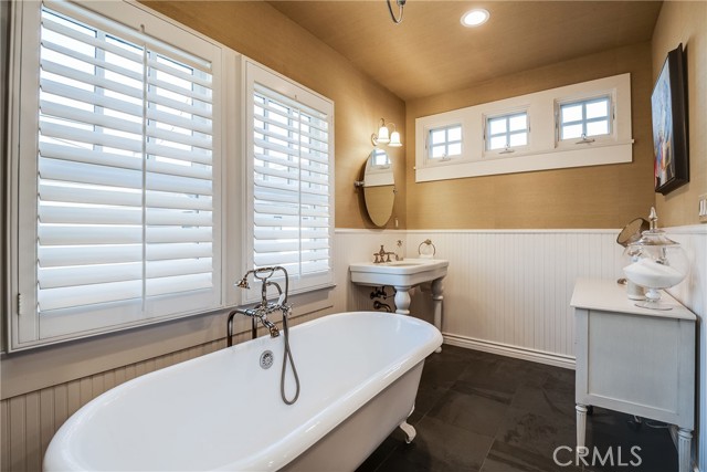 524 4th Street, Manhattan Beach, California 90266, 4 Bedrooms Bedrooms, ,2 BathroomsBathrooms,Residential,Sold,4th,SB21061545