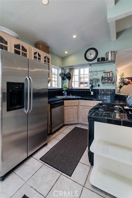 2111 Blossom Lane, Redondo Beach, California 90278, 2 Bedrooms Bedrooms, ,Residential,Sold,Blossom,SB19056683