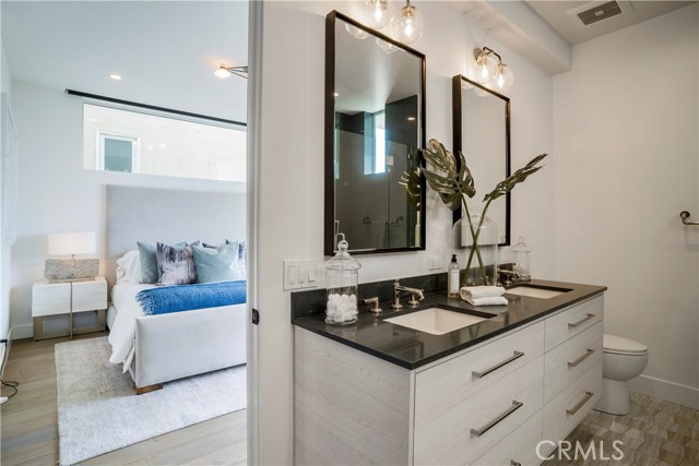 221 1st Street, Manhattan Beach, California 90266, 3 Bedrooms Bedrooms, ,3 BathroomsBathrooms,Residential,Sold,1st,SB19034815