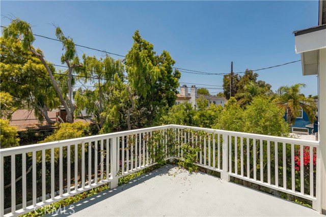 1346 1st Street, Manhattan Beach, California 90266, 4 Bedrooms Bedrooms, ,3 BathroomsBathrooms,Residential,Sold,1st,SB20126965