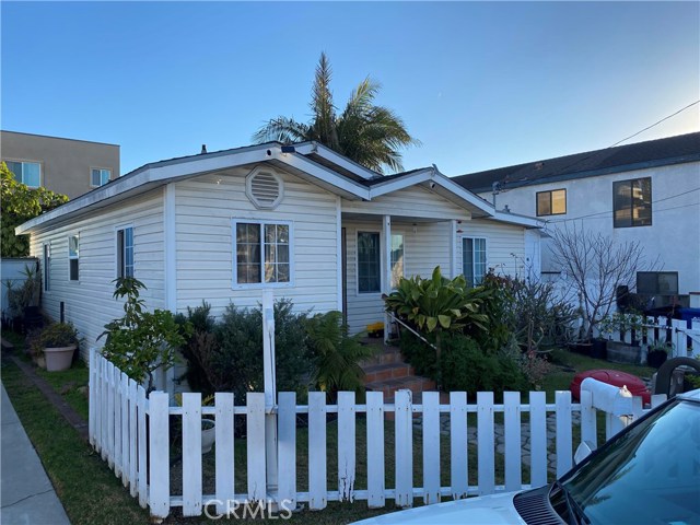 1250 Corona Street, Hermosa Beach, California 90254, 4 Bedrooms Bedrooms, ,1 BathroomBathrooms,Residential,Sold,Corona,NP21011534