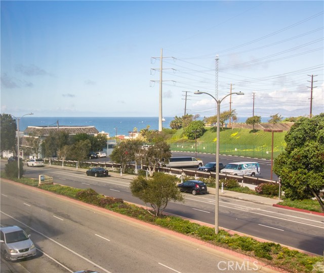 460 Rosecrans Avenue, Manhattan Beach, California 90266, 3 Bedrooms Bedrooms, ,2 BathroomsBathrooms,Residential,Sold,Rosecrans,SB18057856