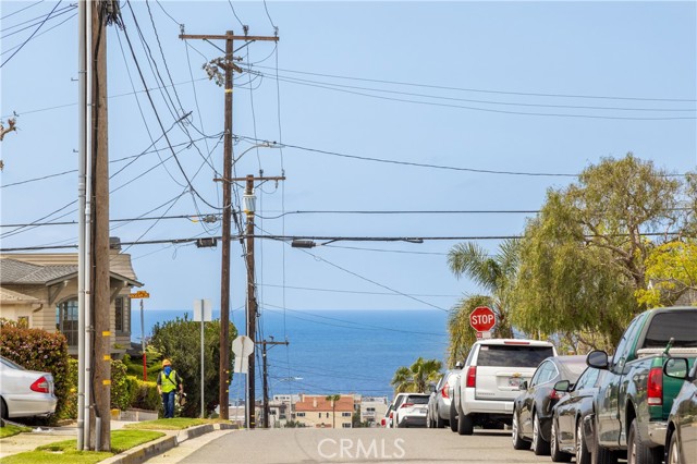 1032 8th Place, Hermosa Beach, California 90254, 3 Bedrooms Bedrooms, ,2 BathroomsBathrooms,Residential,Sold,8th,SB21083232