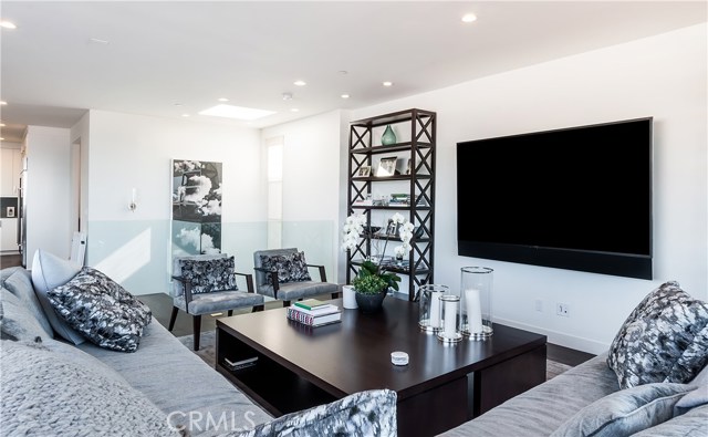 2215 Bayview Drive, Manhattan Beach, California 90266, 4 Bedrooms Bedrooms, ,3 BathroomsBathrooms,Residential,Sold,Bayview,SB20132281