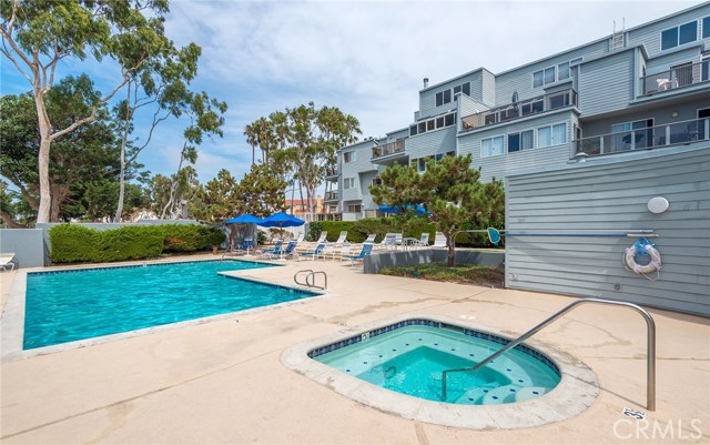 210 The Village, Redondo Beach, California 90277, 2 Bedrooms Bedrooms, ,2 BathroomsBathrooms,Residential,Sold,The Village,SB19226397