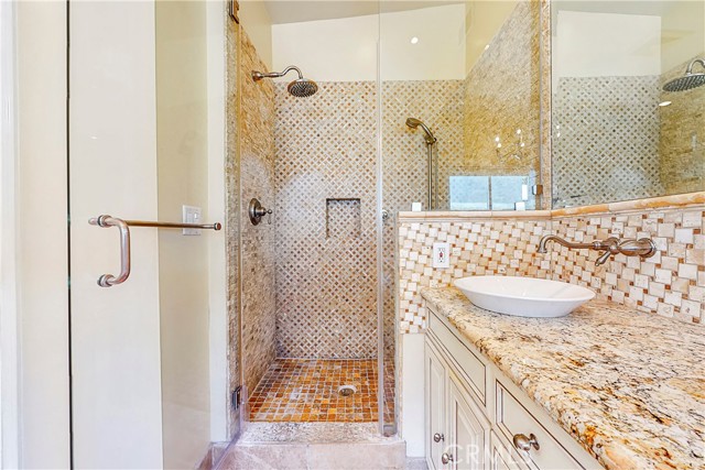 2408 Robinson Street, Redondo Beach, California 90278, 3 Bedrooms Bedrooms, ,2 BathroomsBathrooms,Residential,Sold,Robinson,PV21108449