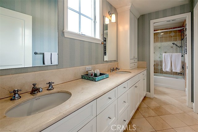 1641 18th Street, Manhattan Beach, California 90266, 5 Bedrooms Bedrooms, ,4 BathroomsBathrooms,Residential,Sold,18th,SB20169732