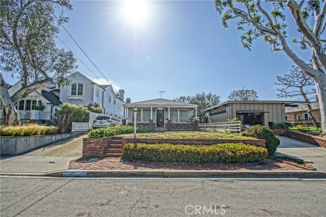 1817 John Street, Manhattan Beach, California 90266, 2 Bedrooms Bedrooms, ,1 BathroomBathrooms,Residential,Sold,John,SB18097184