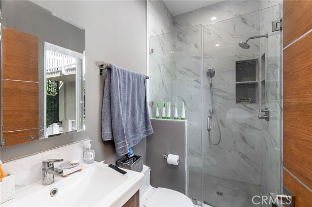 Guest house full bath.