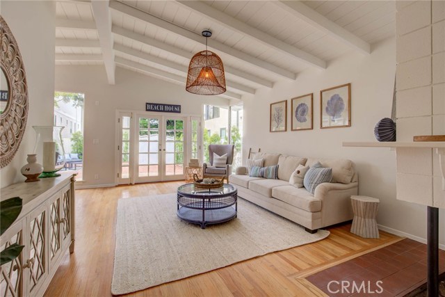 729 12th Street, Manhattan Beach, California 90266, 3 Bedrooms Bedrooms, ,2 BathroomsBathrooms,Residential,Sold,12th,SB19138998