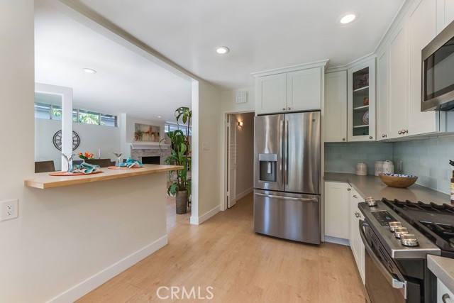 412 Marine Avenue, Manhattan Beach, California 90266, 3 Bedrooms Bedrooms, ,Residential,Sold,Marine,SB21057132