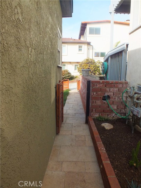 228 29th Street, Manhattan Beach, California 90266, 1 Bedroom Bedrooms, ,1 BathroomBathrooms,Residential,Sold,29th,PV17263710