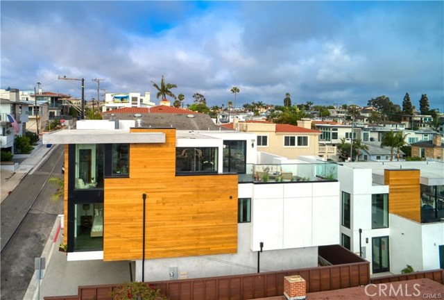 946 8th Street, Hermosa Beach, California 90254, 4 Bedrooms Bedrooms, ,3 BathroomsBathrooms,Residential,Sold,8th,SB20005641