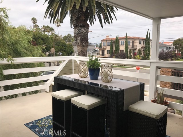 202 Helberta Avenue, Redondo Beach, California 90277, 3 Bedrooms Bedrooms, ,2 BathroomsBathrooms,Residential,Sold,Helberta,SB17212685