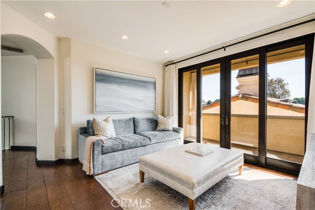 3305 Pine Avenue, Manhattan Beach, California 90266, 4 Bedrooms Bedrooms, ,1 BathroomBathrooms,Residential,Sold,Pine,SB20042109