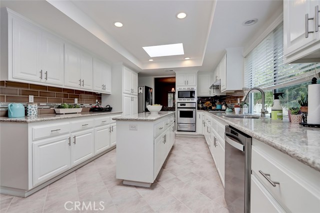 411 Avenue F, Redondo Beach, California 90277, 5 Bedrooms Bedrooms, ,4 BathroomsBathrooms,Residential,Sold,Avenue F,SB20102967