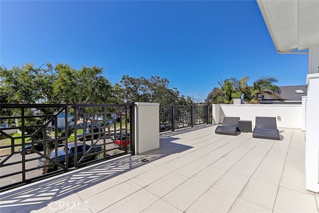 404 Lucia, Redondo Beach, California 90277, 4 Bedrooms Bedrooms, ,3 BathroomsBathrooms,Residential,Sold,Lucia,SB17221767