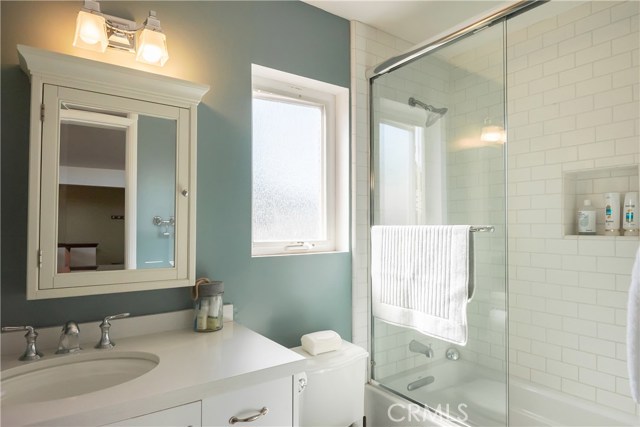 569 31st Street, Manhattan Beach, California 90266, 5 Bedrooms Bedrooms, ,3 BathroomsBathrooms,Residential,Sold,31st,SB20164744