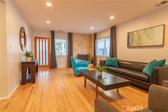 706 Serpentine Street, Redondo Beach, California 90277, 4 Bedrooms Bedrooms, ,2 BathroomsBathrooms,Residential,Sold,Serpentine,SB21039323