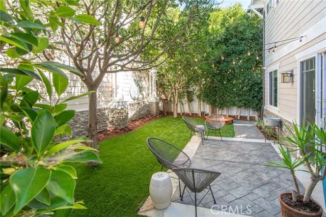 quiet, private and spacious backyard
