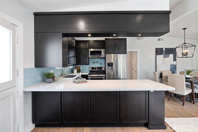 817 Valley Drive, Manhattan Beach, California 90266, 3 Bedrooms Bedrooms, ,2 BathroomsBathrooms,Residential,Sold,Valley,SB21017853