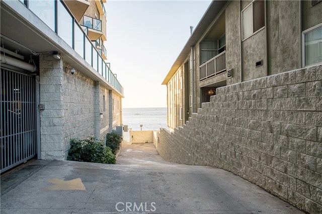 Quick access down to the sand.