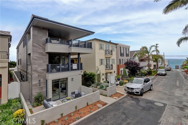 436 27th Street, Manhattan Beach, California 90266, 4 Bedrooms Bedrooms, ,4 BathroomsBathrooms,Residential,Sold,27th,SB19108994