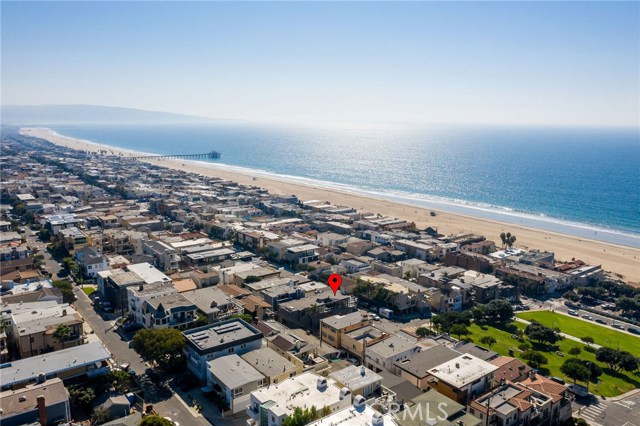 Aerial shot, Manhattan Beach Pier and Palos Verdes