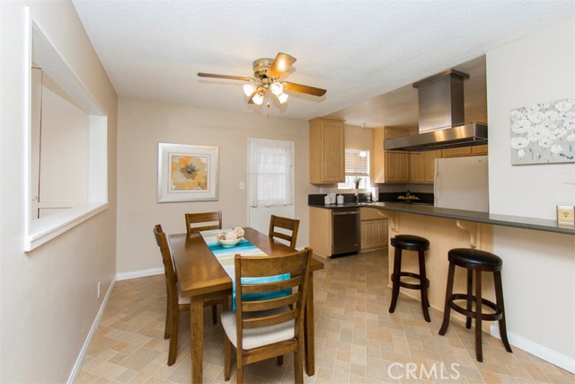 dining room to kitchen
