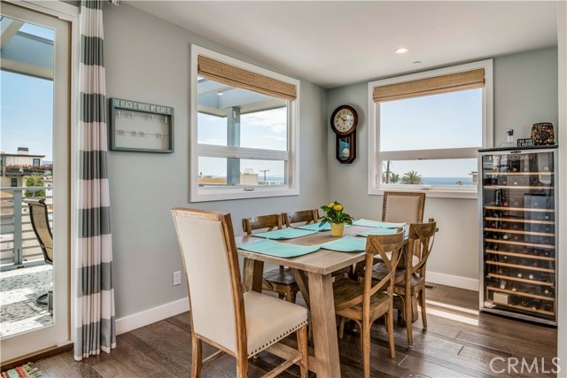 1074 7th Street, Hermosa Beach, California 90254, 4 Bedrooms Bedrooms, ,3 BathroomsBathrooms,Residential,Sold,7th,SB19068500