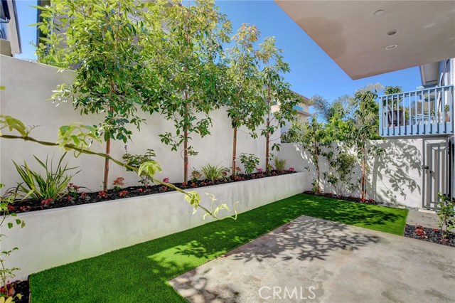 1st Level . . . Back Yard fully landscaped