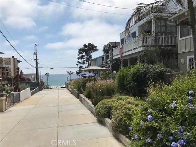 201 Highland Avenue, Manhattan Beach, California 90266, 2 Bedrooms Bedrooms, ,2 BathroomsBathrooms,Residential,Sold,Highland,SB17225251