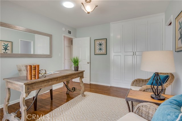 3rd Bedroom with Murphy bed in closet