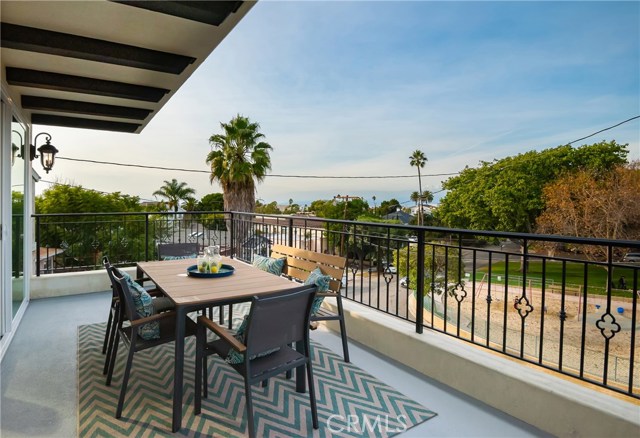 636 Vincent Park, Redondo Beach, California 90277, 3 Bedrooms Bedrooms, ,2 BathroomsBathrooms,Residential,Sold,Vincent Park,SB19274738