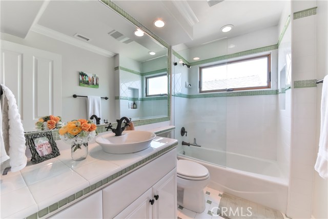 329 21st Place, Manhattan Beach, California 90266, 3 Bedrooms Bedrooms, ,3 BathroomsBathrooms,Residential,Sold,21st,SB17085113